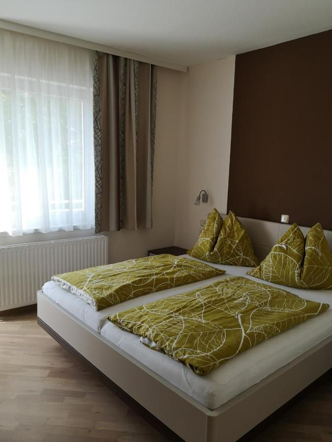 Privatzimmer Langthaler Melk Exterior foto